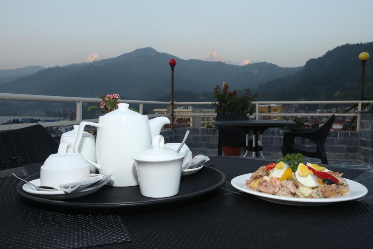 Hotel White Himal Покхара Екстер'єр фото
