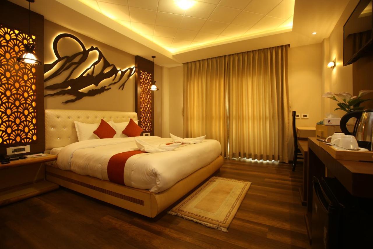 Hotel White Himal Покхара Екстер'єр фото