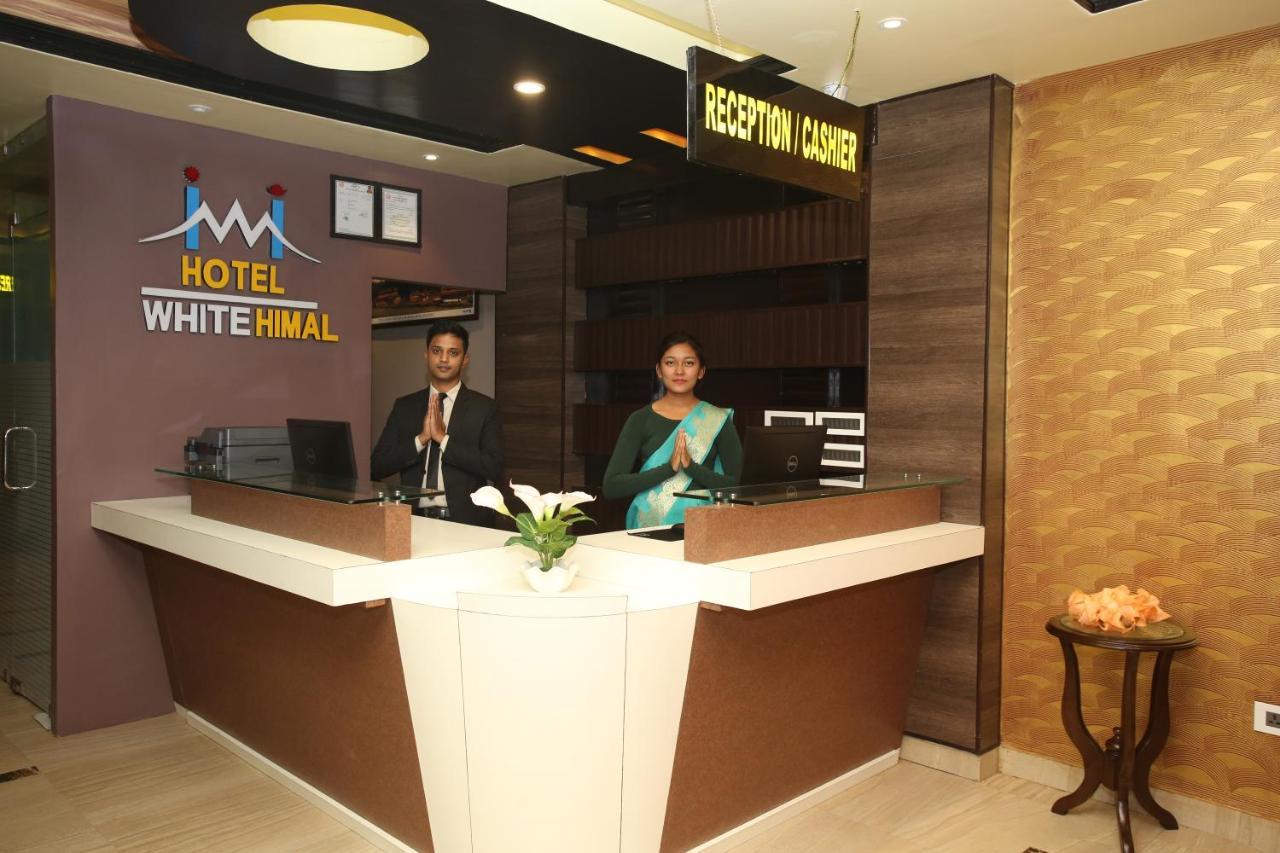 Hotel White Himal Покхара Екстер'єр фото