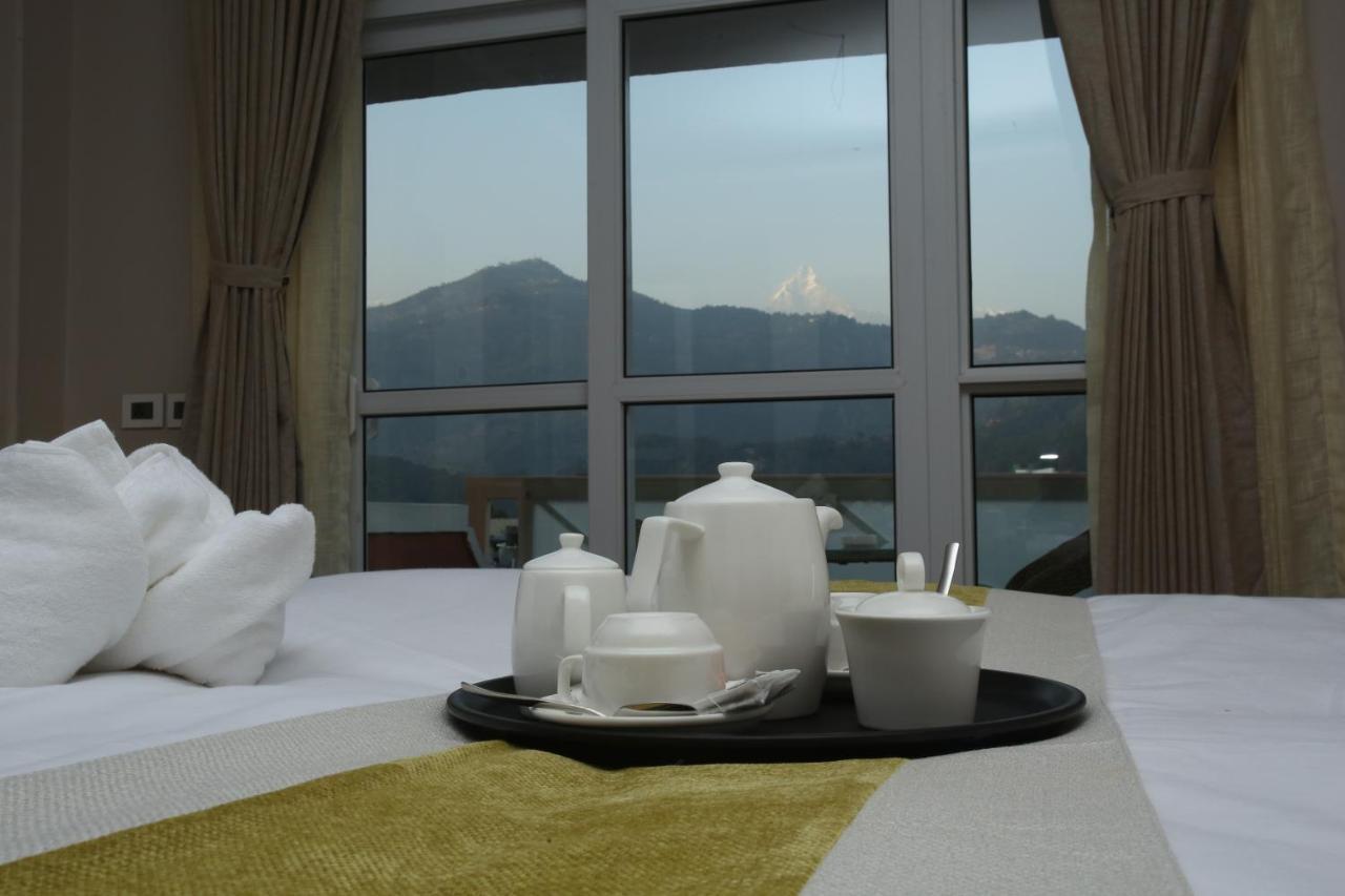 Hotel White Himal Покхара Екстер'єр фото