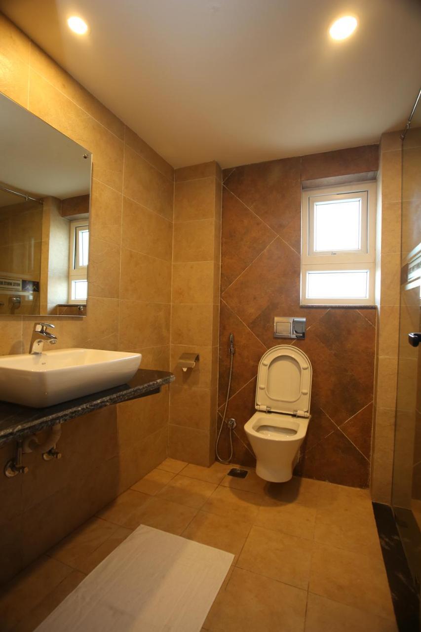 Hotel White Himal Покхара Екстер'єр фото