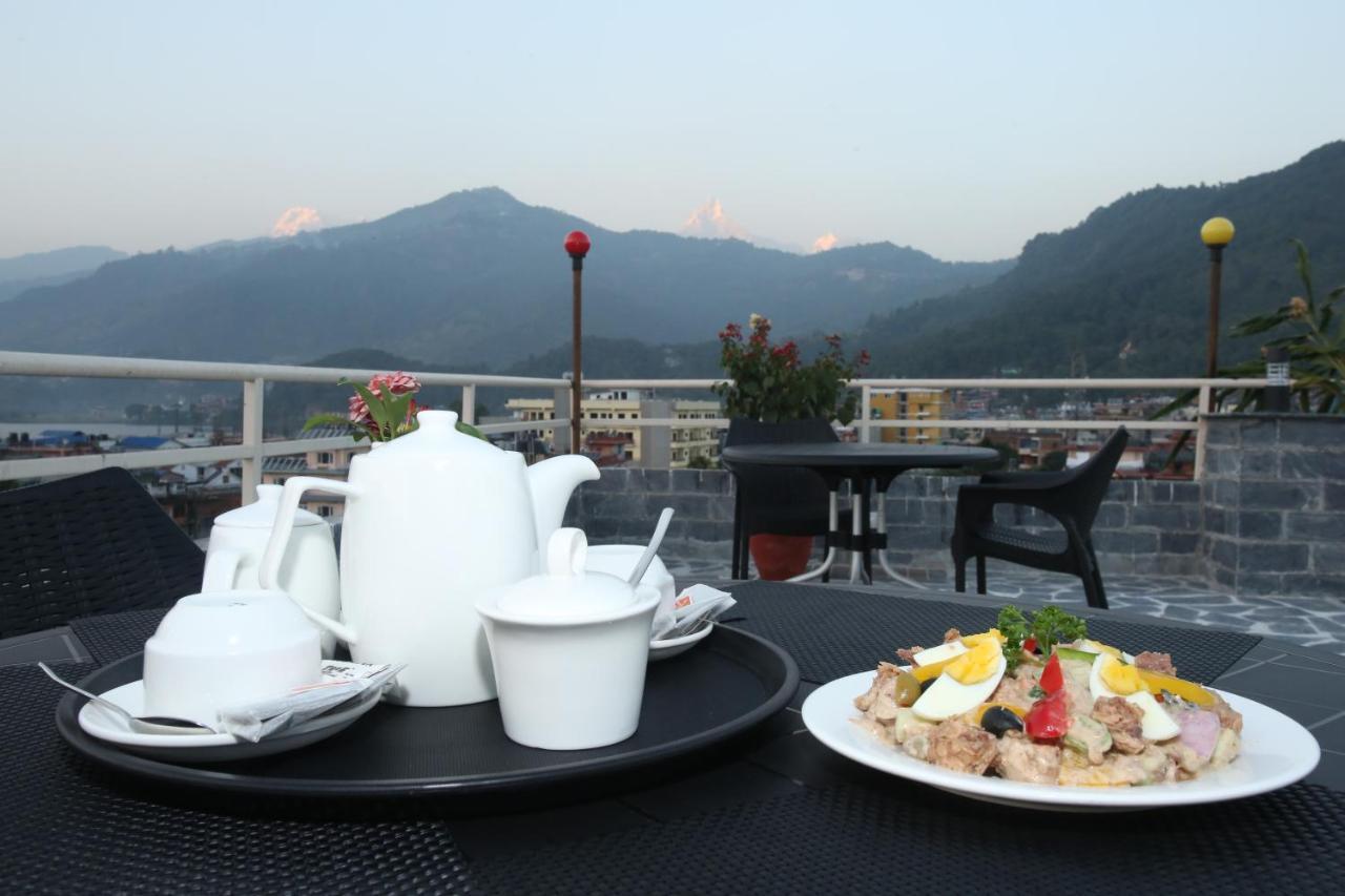 Hotel White Himal Покхара Екстер'єр фото