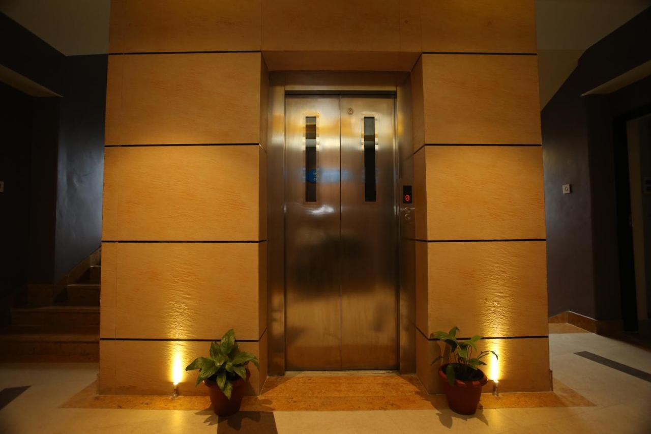 Hotel White Himal Покхара Екстер'єр фото