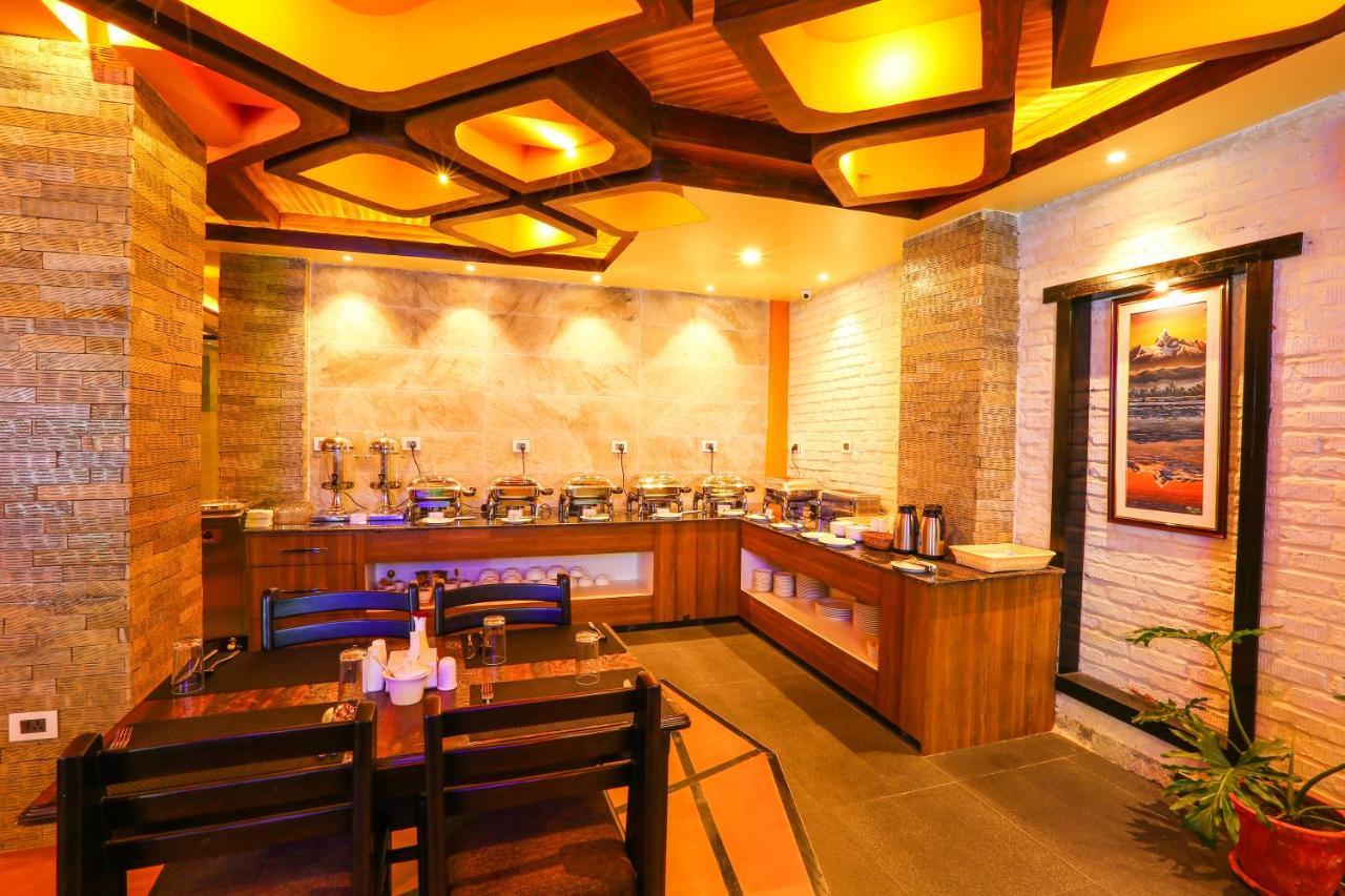 Hotel White Himal Покхара Екстер'єр фото