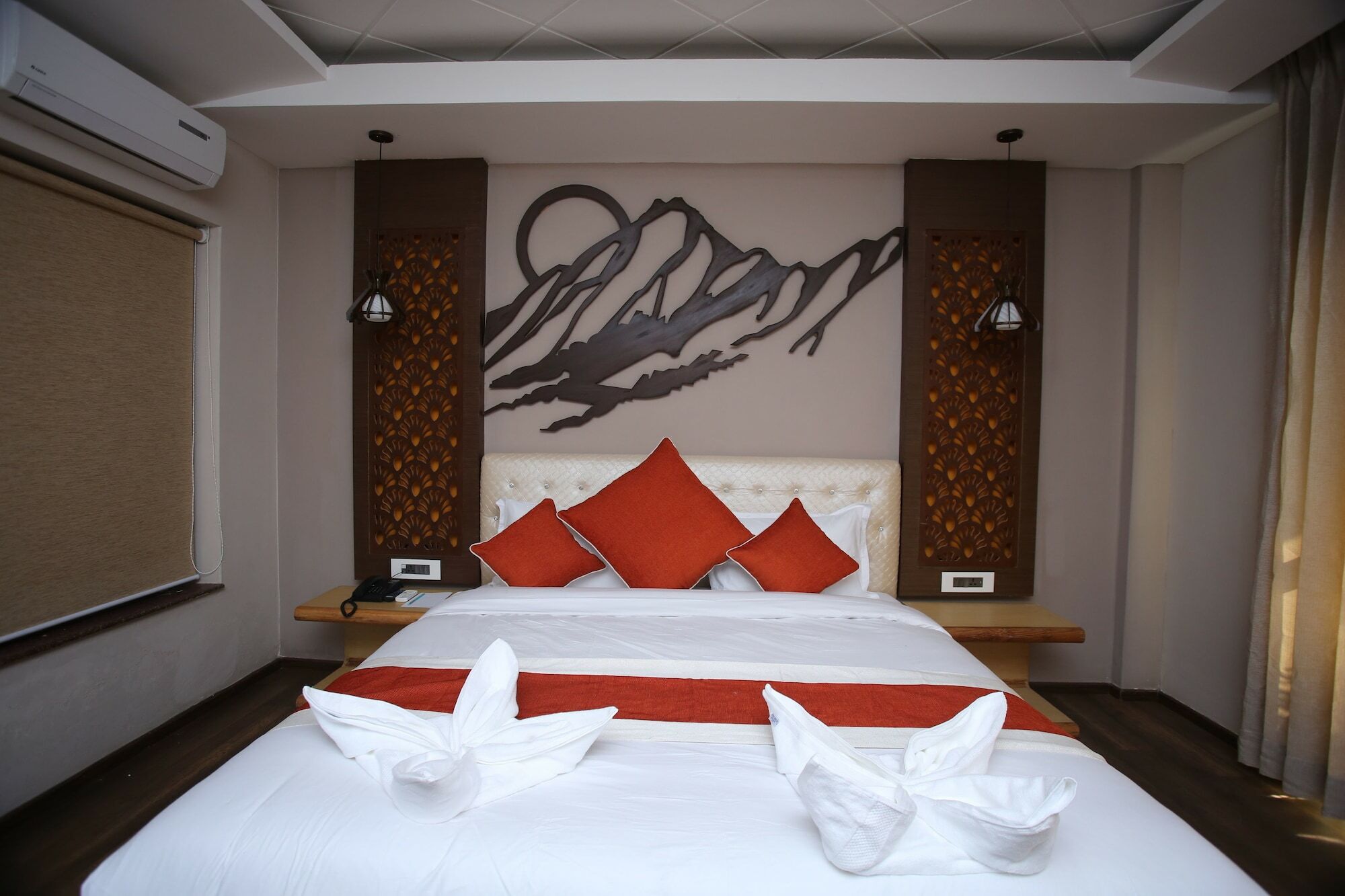 Hotel White Himal Покхара Екстер'єр фото