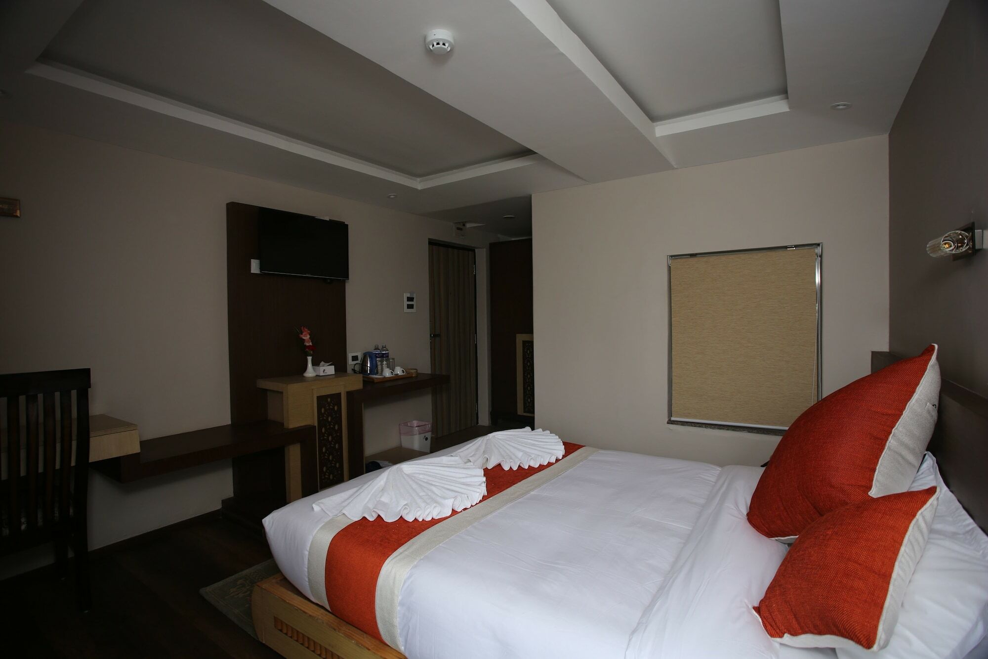 Hotel White Himal Покхара Екстер'єр фото