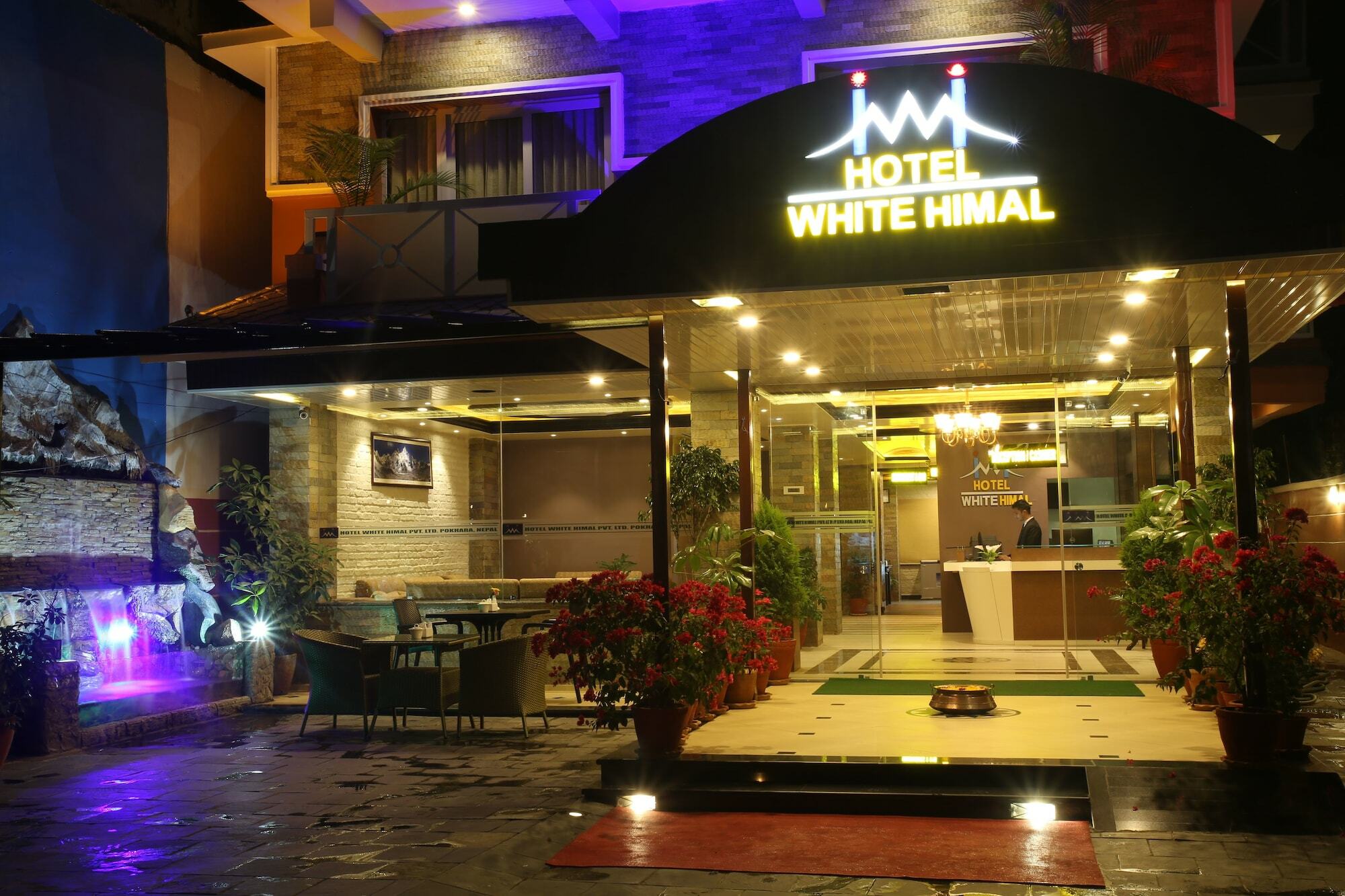Hotel White Himal Покхара Екстер'єр фото